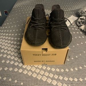 yeezy 350 v2 all black reflective